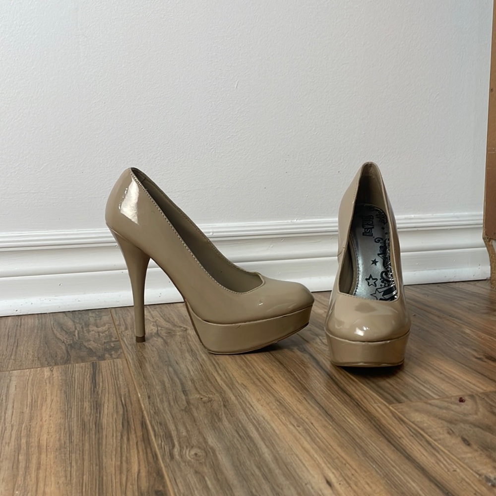“Brash” Cream / tan coloured platform pumps